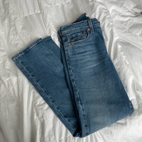 Levi’s Wedgie Straight Jeans - Picture 3 of 7